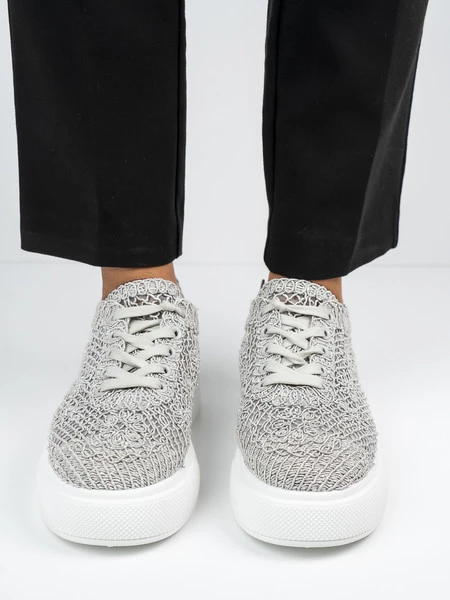 Sneakers ażurowe na platformie w kolorze Grey