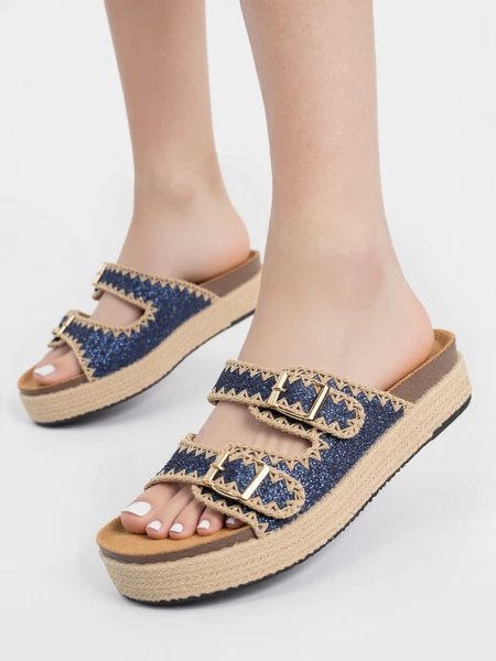 Klapki na koturnie z dwoma klamrami w kolorze Blue