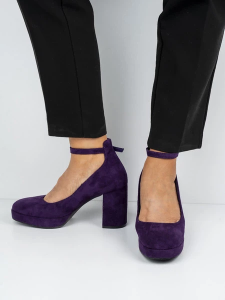 Czółenka na obcasie z paskiem w kolorze Purple