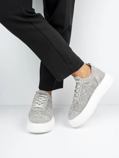 Sneakers ażurowe na platformie w kolorze Grey