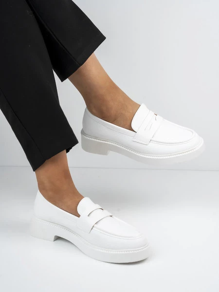 Mokasyny eleganckie damskie w kolorze White