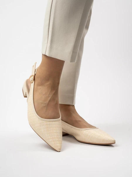 Damskie beżowe sandały ze spiczastym noskiem LARA BEIGE