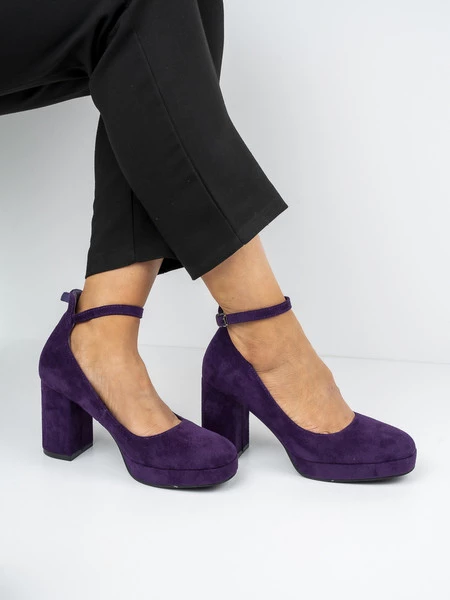Czółenka na obcasie z paskiem w kolorze Purple