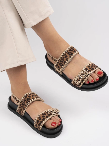 Klapki casual dwuzaczepowe z korkiem w kolorze Leopard