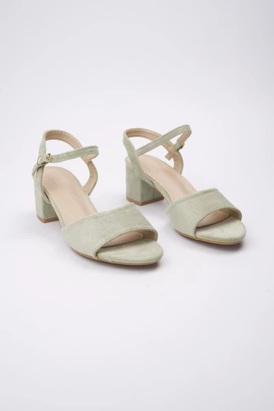 Klapki na koturnie z błyszczącymi klamrami w kolorze Green