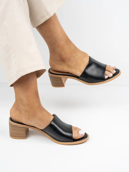 Klapki na obcasie eleganckie damskie w kolorze Black