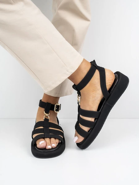 Sandały płaskie damskie z klamrą w kolorze Black