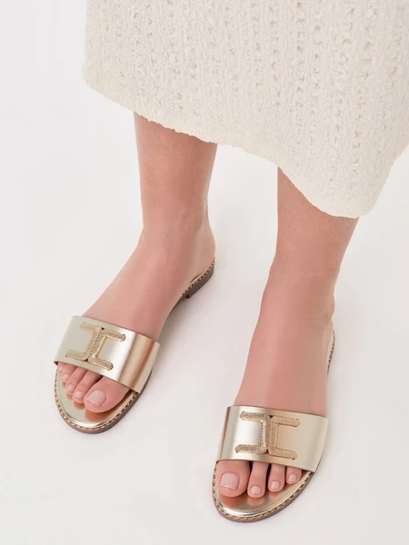 Klapki skórzane z metalowymi zdobieniami w kolorze Gold