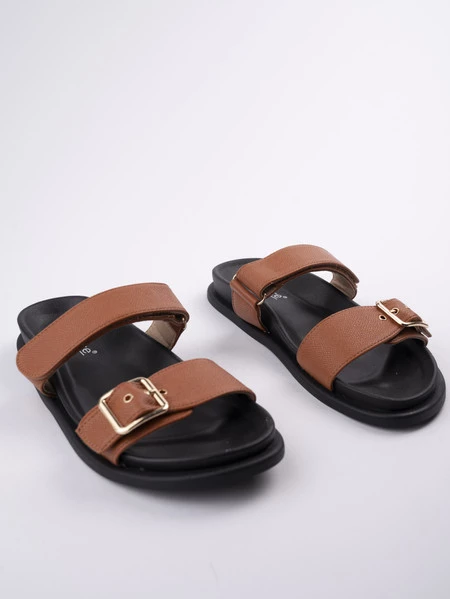 Klapki płaskie damskie z metalową klamrą Camel