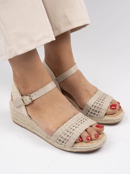 Sandały na koturnie damskie z regulowanym paskiem Beige