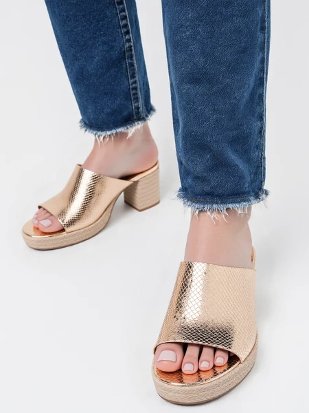 Obuwie damskie eleganckie w kolorze Gold