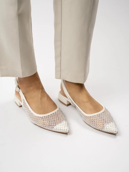 Modne czółenka w kolorze White