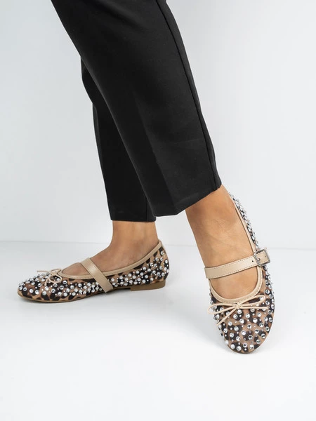 Baleriny damskie z nitami i paskiem w kolorze Leopard