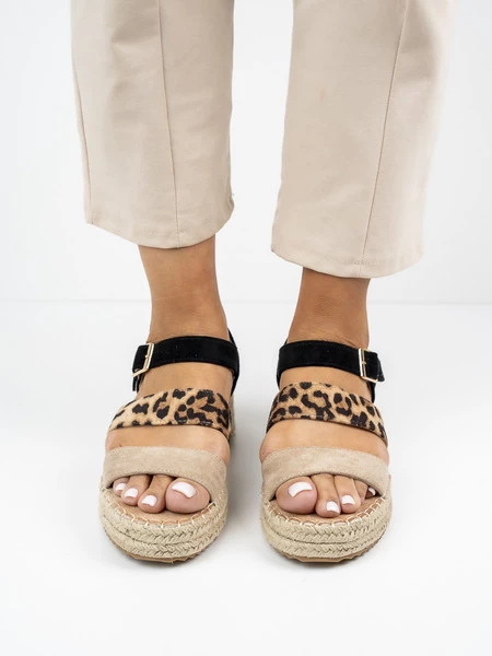 Sandały na platformie z motywem lamparta w kolorze Black