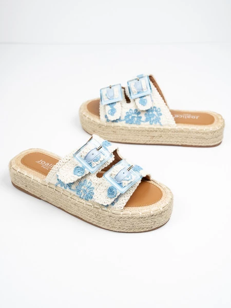 Klapki z paskami i ozdobą z klamrą w kolorze Blue
