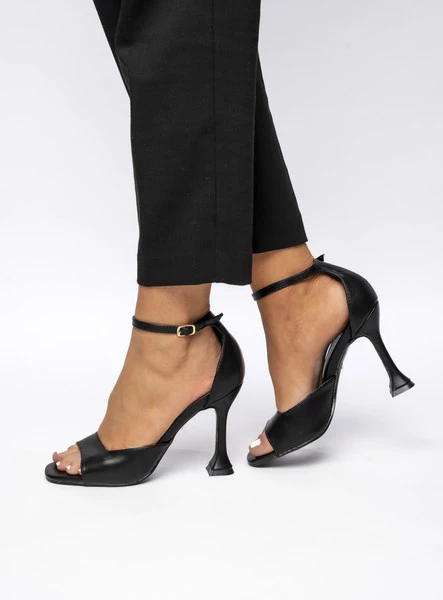 Damskie Sandały NOELA BLACK – Eleganckie Buty na Obcasie