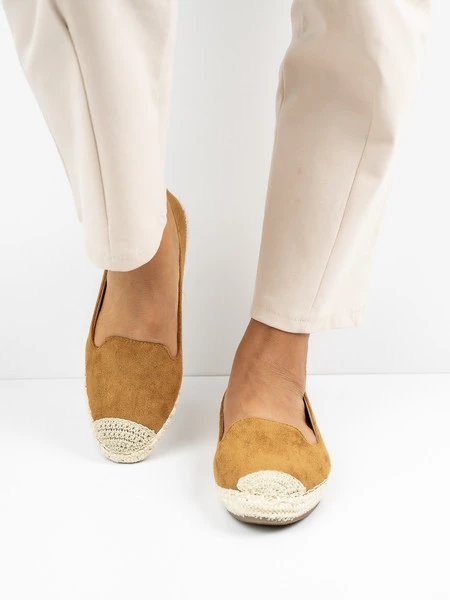 Modne espadryle damskie w kolorze Camel