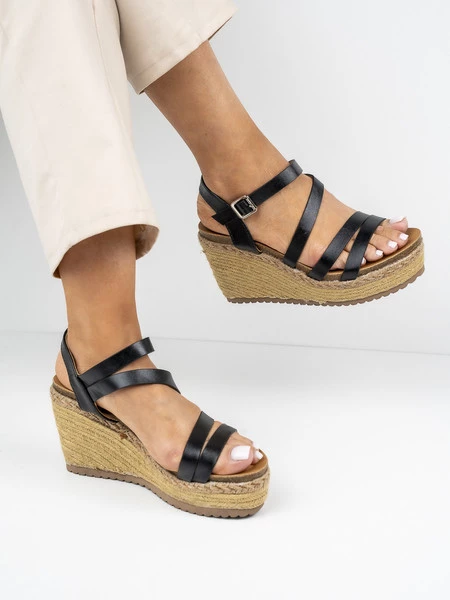 Sandały eleganckie z paskami na koturnie w kolorze Black