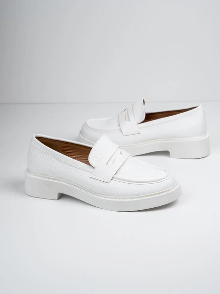 Mokasyny eleganckie damskie w kolorze White