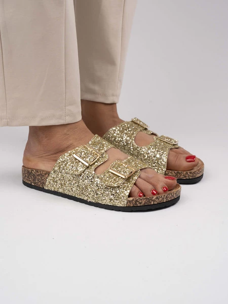 Klapki na koturnie z brokatowymi klamrami w kolorze Gold