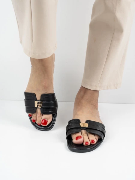 Klapki Aleksa w kolorze Black