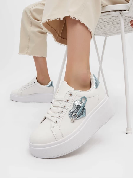 Damskie Sneakersy MIA BLUE – Chłodna Elegancja i Miejski Styl