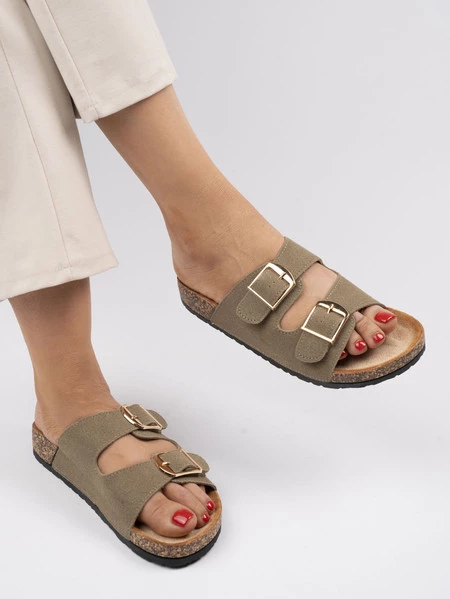 Klapki płaskie skórzane z klamrami w kolorze Green