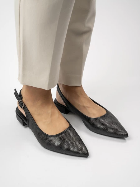 Damskie czarne sandały ze spiczastym noskiem LARA BLACK