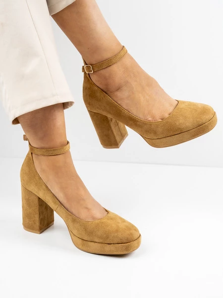 Modne Czółenka damskie w kolorze Camel.