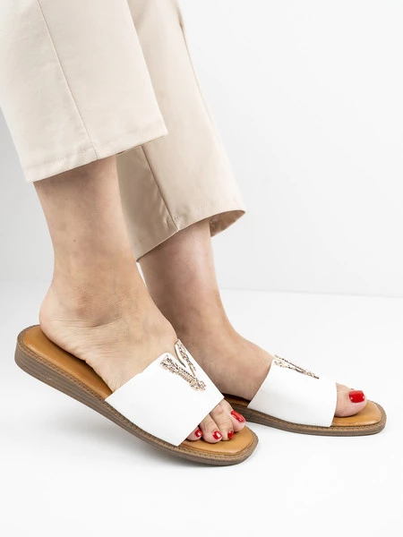 Modne klapki damskie w kolorze White