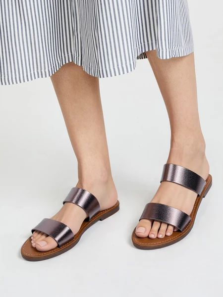 Sandały płaskie damskie z skórzanymi paskami w kolorze Pewter