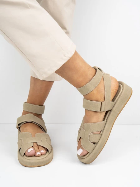 Sandały płaskie z zapięciem na rzep w kolorze Khaki