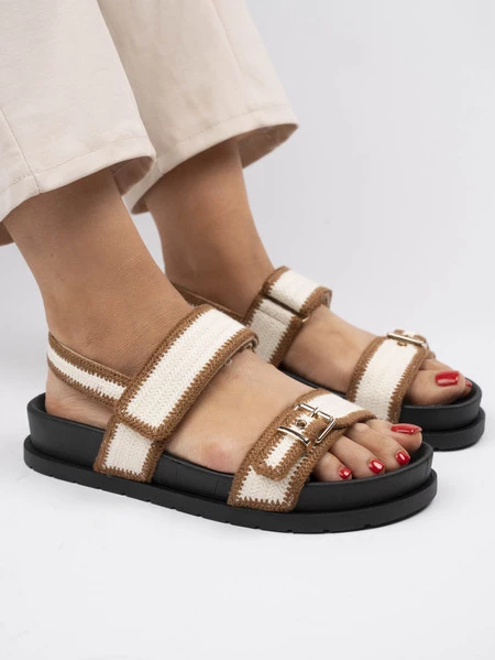 Klapki damskie eleganckie w kolorze Beige