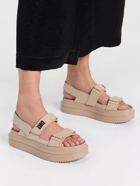 Klapki damskie eleganckie w kolorze Beige