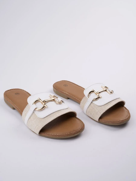 Klapki eleganckie z ozdobną klamrą w kolorze White