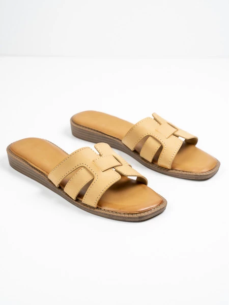 Modne klapki damskie Limoncello w kolorze Beige