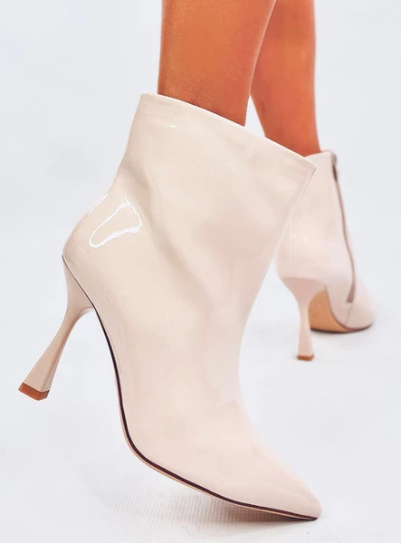 Botki lakierowane na szpilce SYLVIA BEIGE