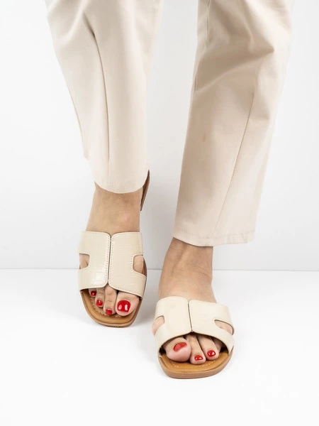 Klapki Sasa w kolorze Beige