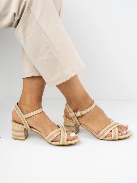 Sandały eleganckie damskie z paskiem na obcasie w kolorze Beige