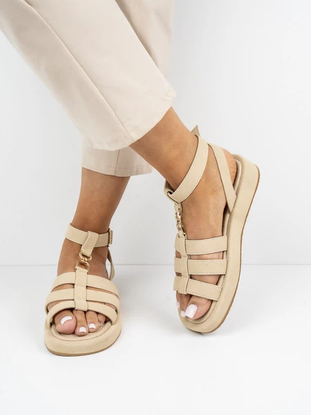 Sandały płaskie damskie z paskami w kolorze Apricot
