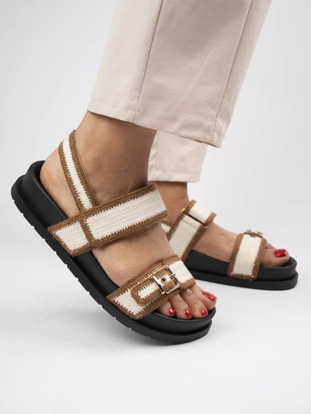 Klapki damskie eleganckie w kolorze Beige