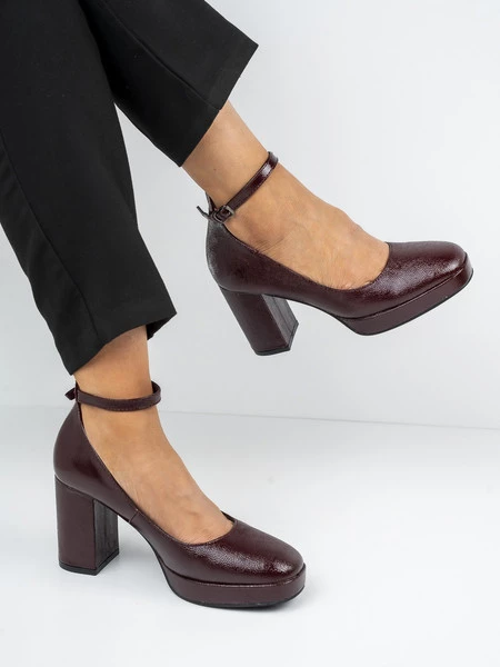 Czółenka na obcasie z paskiem wokół kostki Maroon