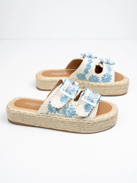 Klapki z paskami i ozdobą z klamrą w kolorze Blue