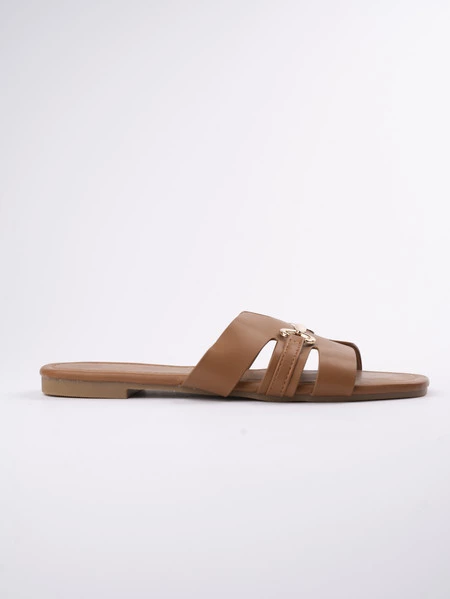 Klapki płaskie damskie z ozdobnym złotym dodatkiem Camel