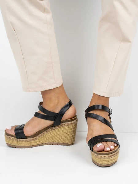 Sandały eleganckie z paskami na koturnie w kolorze Black