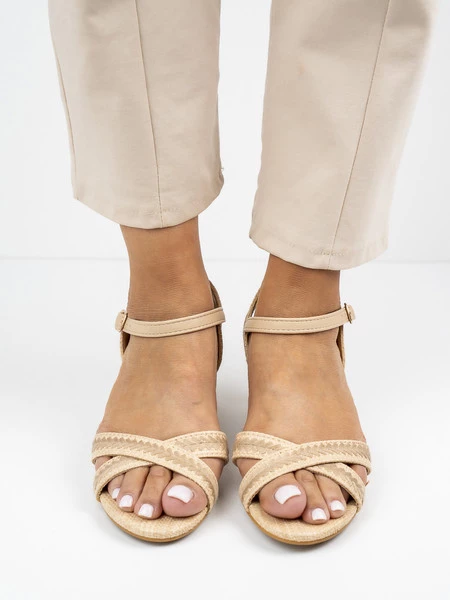 Sandały eleganckie damskie z paskiem na obcasie w kolorze Beige