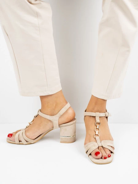 Modne sandały damskie na obcasie w kolorze Khaki