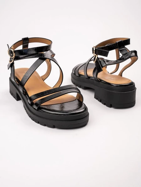 Sandały na obcasie z paskami i klamrą w kolorze Black