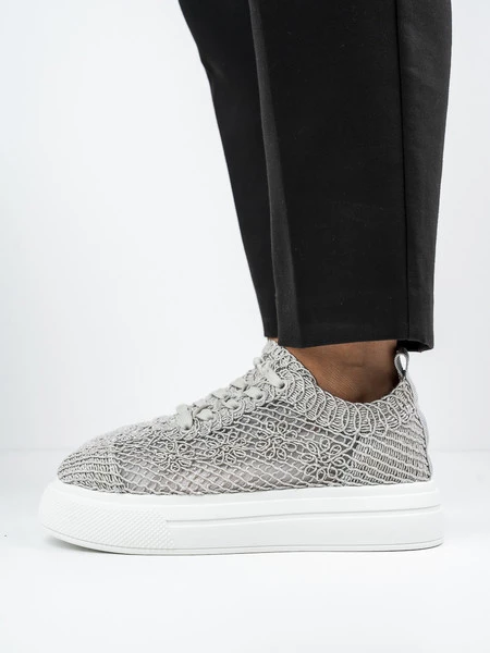 Sneakers ażurowe na platformie w kolorze Grey
