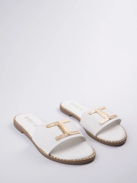 Klapki eleganckie z metaliczną ozdobą White